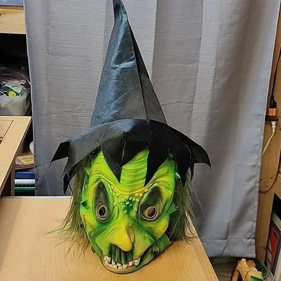 Disney snow white witch costume childs 7-10 dress, belt, hat , mask - Picture 10 of 12